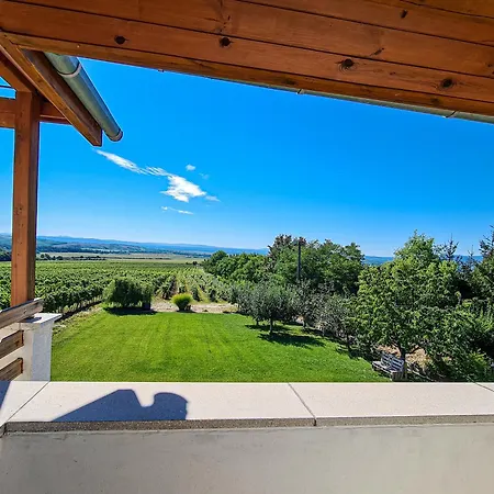 Lodge Vinox Winery *